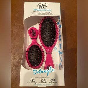 New! Hot Pink Wet Brush set